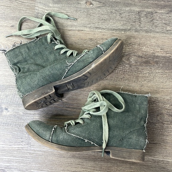 Zigi Soho Women’s Dark Green Onsite Canvas Ankle Bootie, size 8.5 - Picture 2 of 10